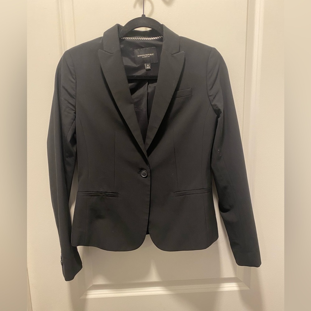 Women’s Banana republic classic fit suit jacket - size 0